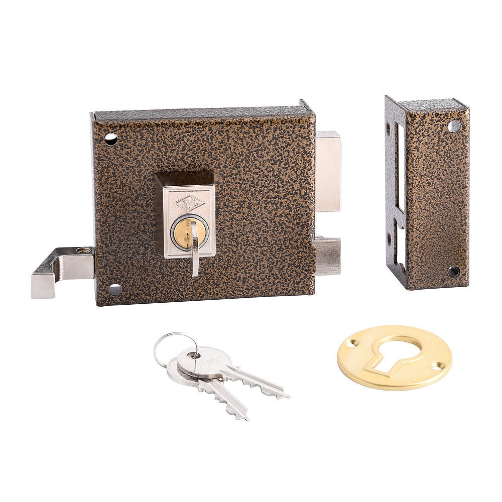 Cuerda.<br />-ESTRICTAMENTE PARA USO DOMESTICO. NO SE DEBE USAR NI PARA ELEVACION DE NINGÚN TIPO DE CARGA O PERSONAS NI PARA ARRASTRE NI SUJECCION DE CARGA ALGUNA.<br />- Hilo rafia.<br />- Color blanco.<br />- Longitud aproximada: 105 metros.<br />- Bob