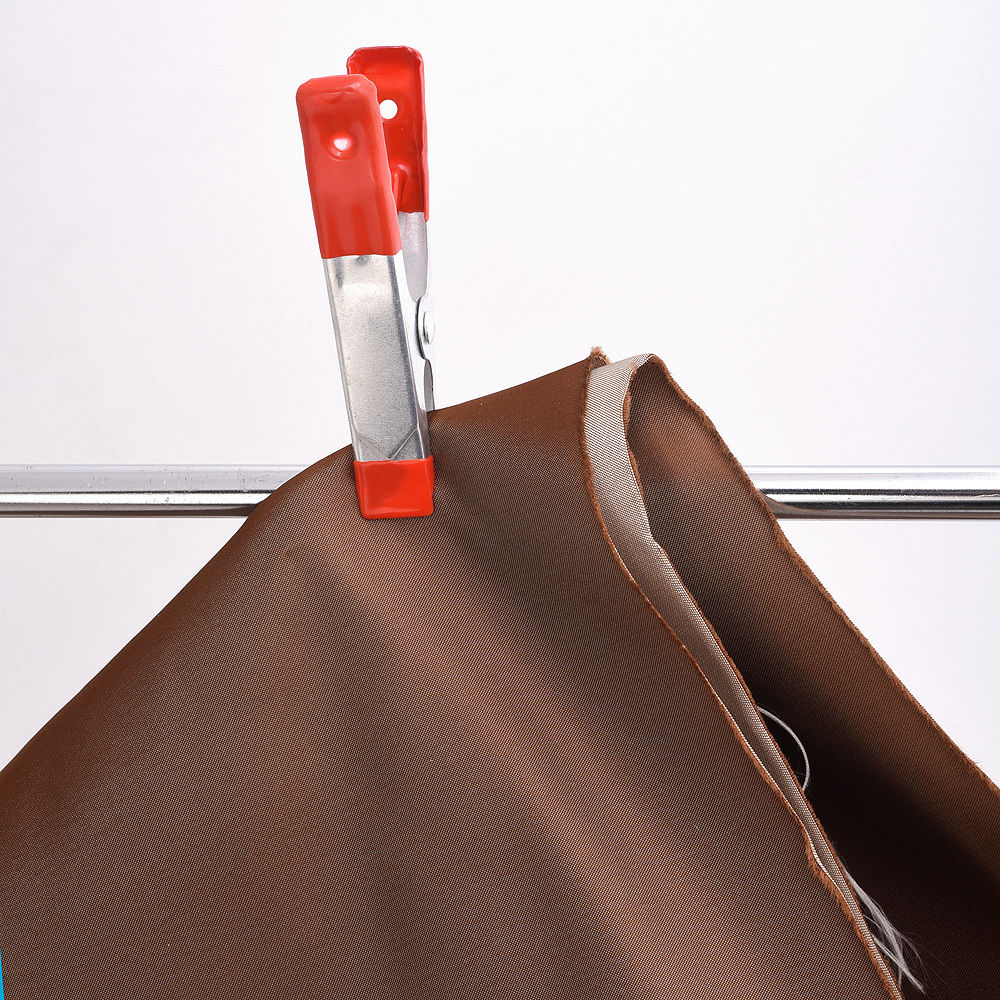 Mantel hule <br />- Rollo 140 cm. x 20 m.<br />- Plastico transparente.<br />- Muy resistente.<br />- Ideal para forrar libros, protector de cajones, zapateros o muebles.<br />- Espesor de 0.18 mm.<br />- Peso: 217 gr./m2.<br />- Realizado en PVC.<br />-
