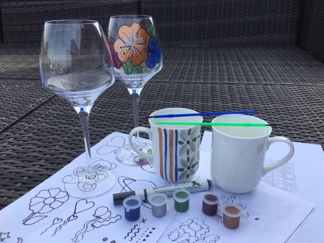 Paint Your Own Craft Kit 9 : (2 wine glasses, 2 china mugs)