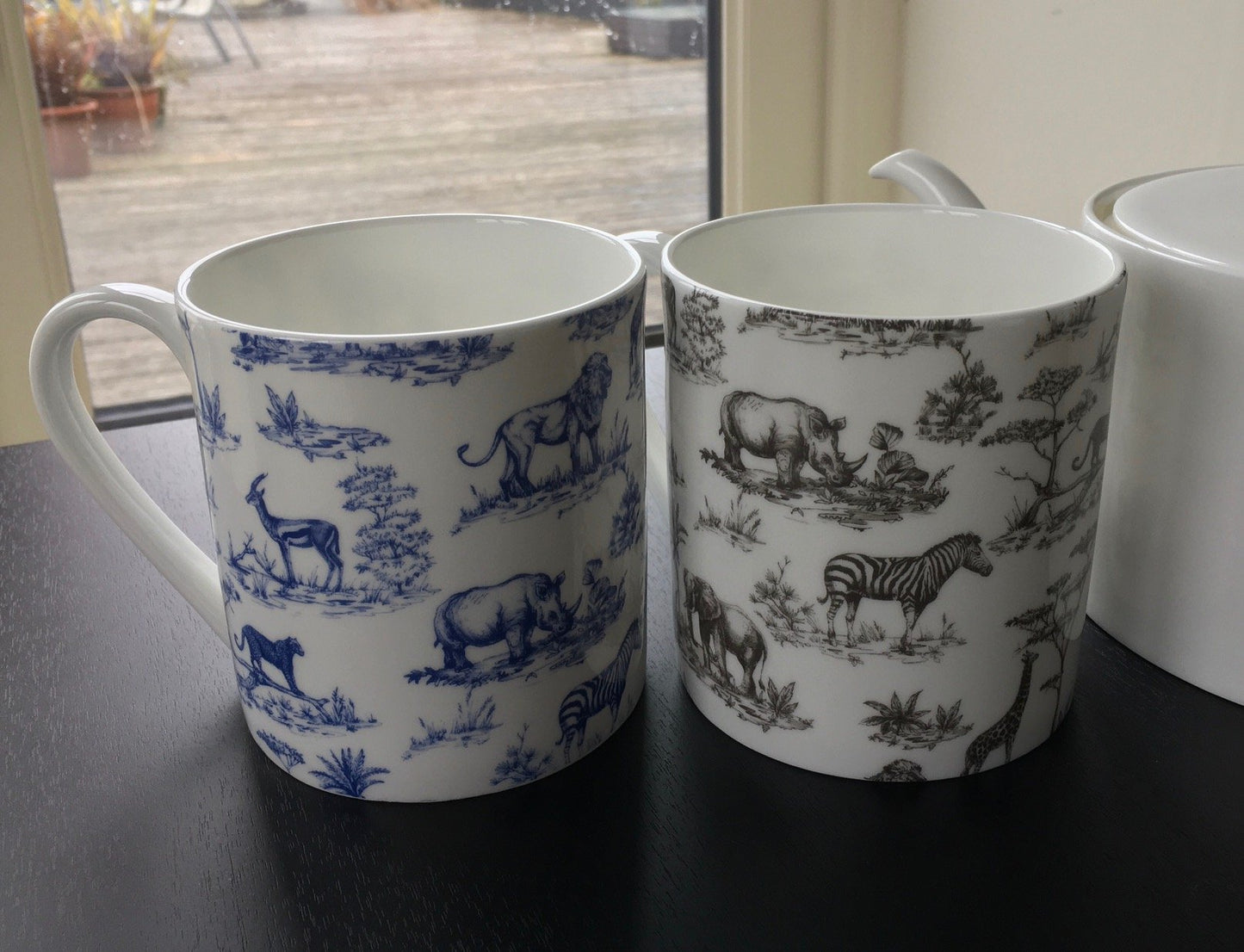 2 Fine Bone China 1 Pint Safari Print Gift Mugs/Beaker (1 BLUE & 1 BLACK)