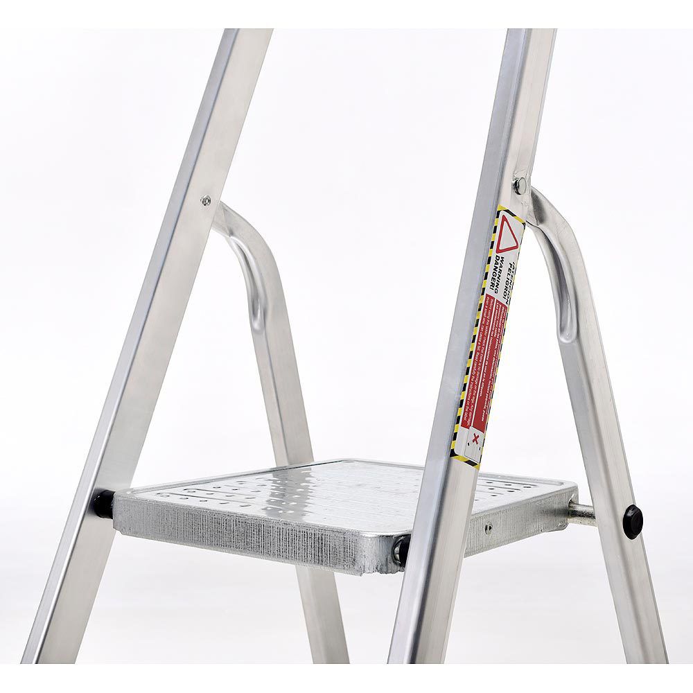 Lija recambio velcro Delta lo105 / ld180 <br />- 10 piezas.<br />- Con agujeros.<br />- Grano 180.<br />- Medida: 140 x 100 mm.<br />- Uso universal en lijadoras triangulares.<br />- TamaÃ±o standard.