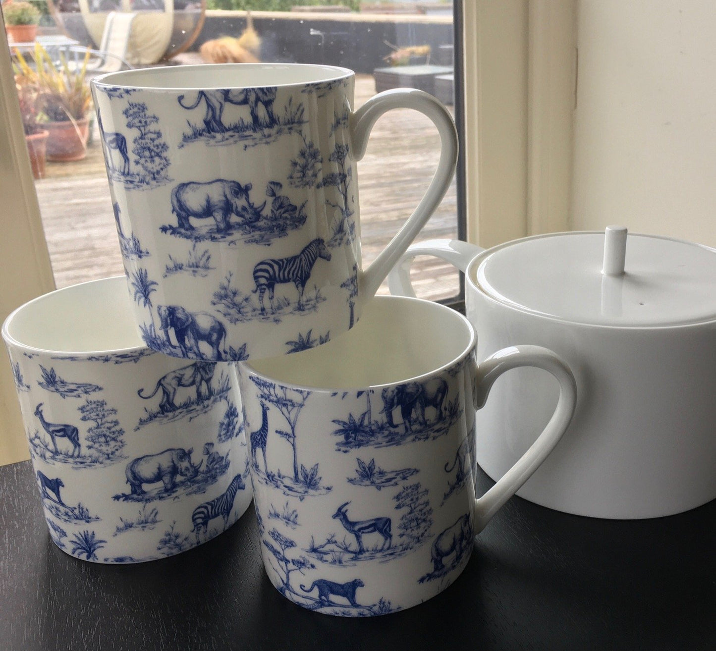 3 Fine Bone China 1 Pint Safari Print Gift Mugs/Beaker (Blue)