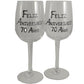Un par de Copas de Vino Feliz Aniversario 70 Aí±os - 70th Wedding Anniversary Pair of Wine Glasses (Blk/Sil)