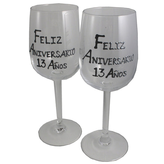 Un par de Copas de Vino Feliz Aniversario 13 Aí±os - 13th Wedding Anniversary Pair of Wine Glasses (Blk/Sil)