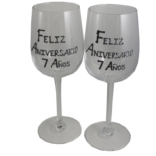 Un par de Copas de Vino Feliz Aniversario 7 Aí±os - 7th Wedding Anniversary Pair of Wine Glasses (Blk/Sil)