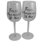 Un par de Copas de Vino Feliz Aniversario 18 Aí±os - 18th Wedding Anniversary Pair of Wine Glasses (Blk/Sil)
