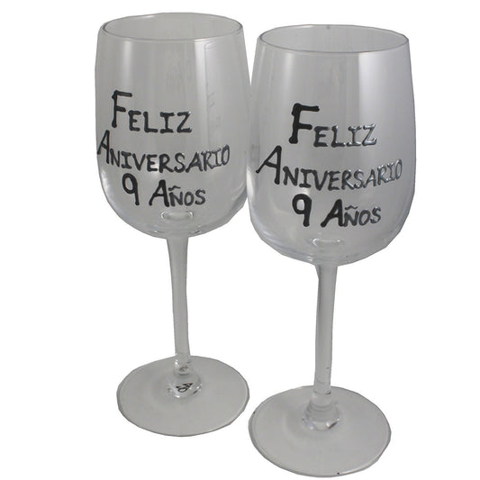 Un par de Copas de Vino Feliz Aniversario 9 Aí±os - 9th Wedding Anniversary Pair of Wine Glasses (Blk/Sil)