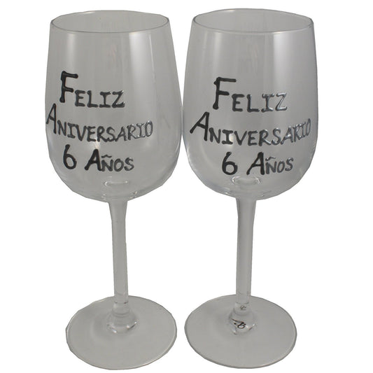 Un par de Copas de Vino Feliz Aniversario 6 Aí±os - 6th Wedding Anniversary Pair of Wine Glasses (Blk/Sil)