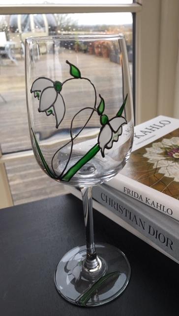Snowdrop Design Gift Wine Glass: