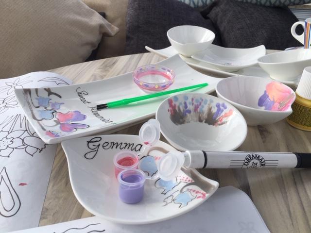 Paint Your Own Craft Kit 7: (3 Porcelain Trinket Dishes & 1 Porcelain Plate)