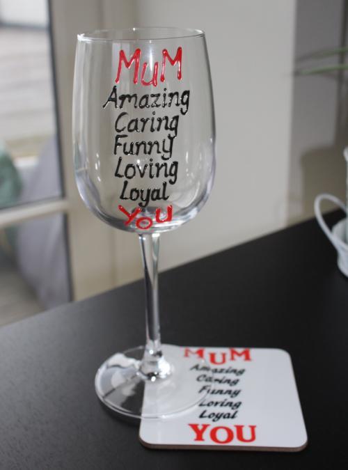 Mum Wine Glass/Coaster Gift Set: (Black/Red)