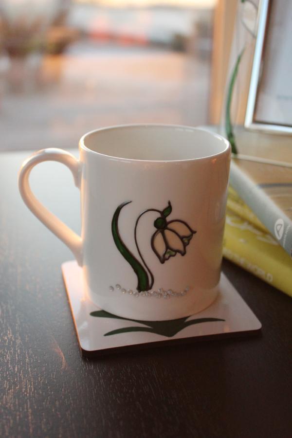 Fine Bone China Tea/Coffee Mug: Snowdrop with crystals